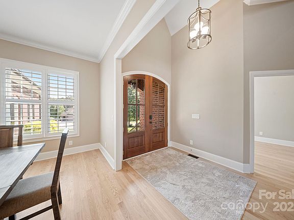 5th image of 120 Cheyenne Ln
