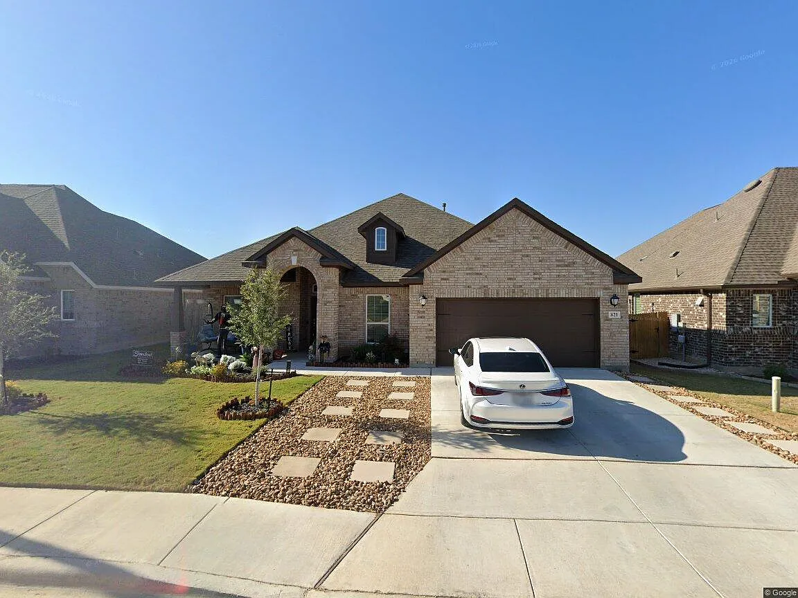 4 bed, 2527 sqft, $2,600 — Photo 1