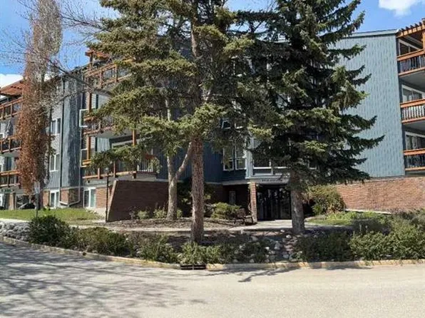 816 W 89th Ave SW #108, Calgary, AB T2V 4N8