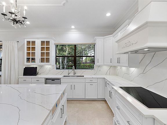 4th image of 10165 Emerson Street