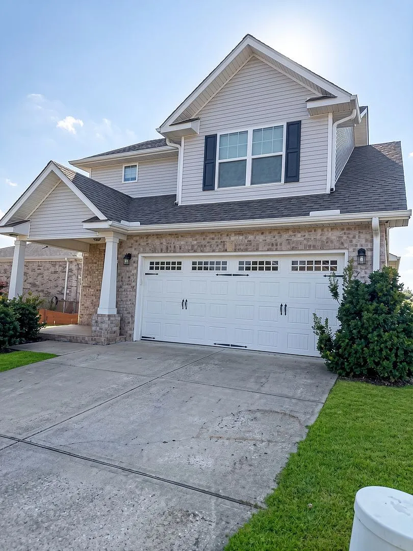 102 Daymark Drive — Photo 1