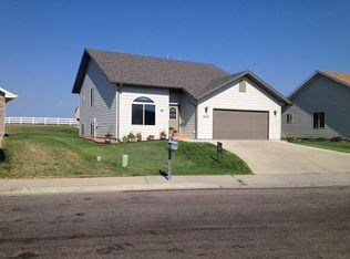 1469 Edinborough Dr, Rapid City, SD 57702