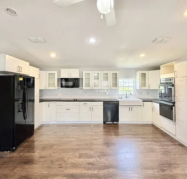 990 E Bay St — Photo 11