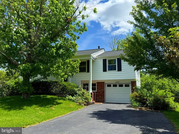 4205 Middle Ridge Dr, Fairfax, VA 22033