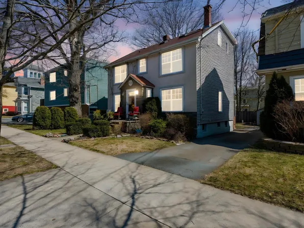 949 McLean St, Halifax, NS B3H 2V2