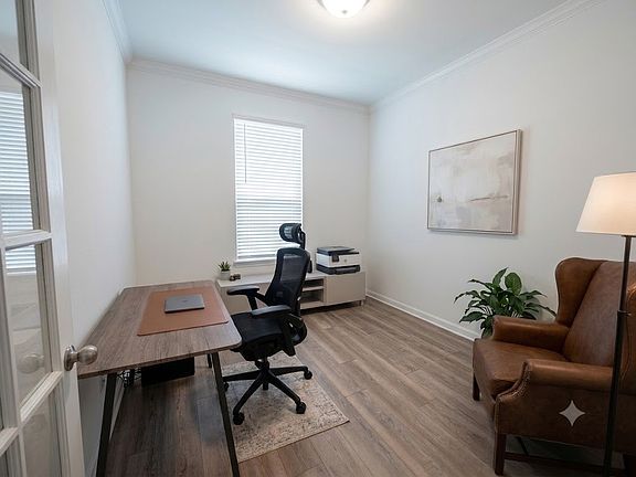 5th image of 809 Marigold St