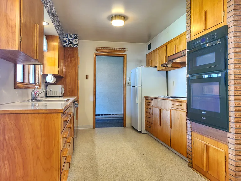 1109 Birch St — Photo 8