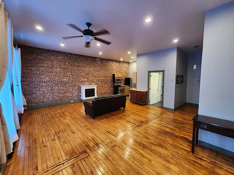 175 Front St #2 — Photo 4