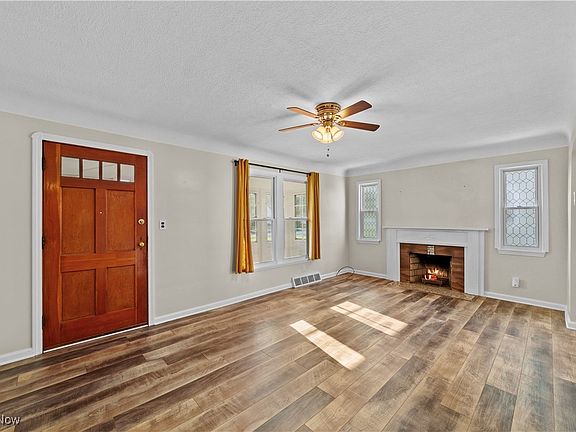 5th image of 3952 W 227th St