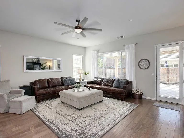Black Willow St — Photo 12