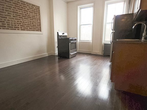 3rd image of 258 Melrose St #2LL