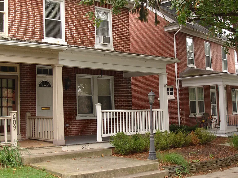 611 S West End Ave — Photo 1