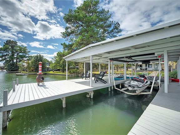 4th image of 902 Hill Circle West Dr