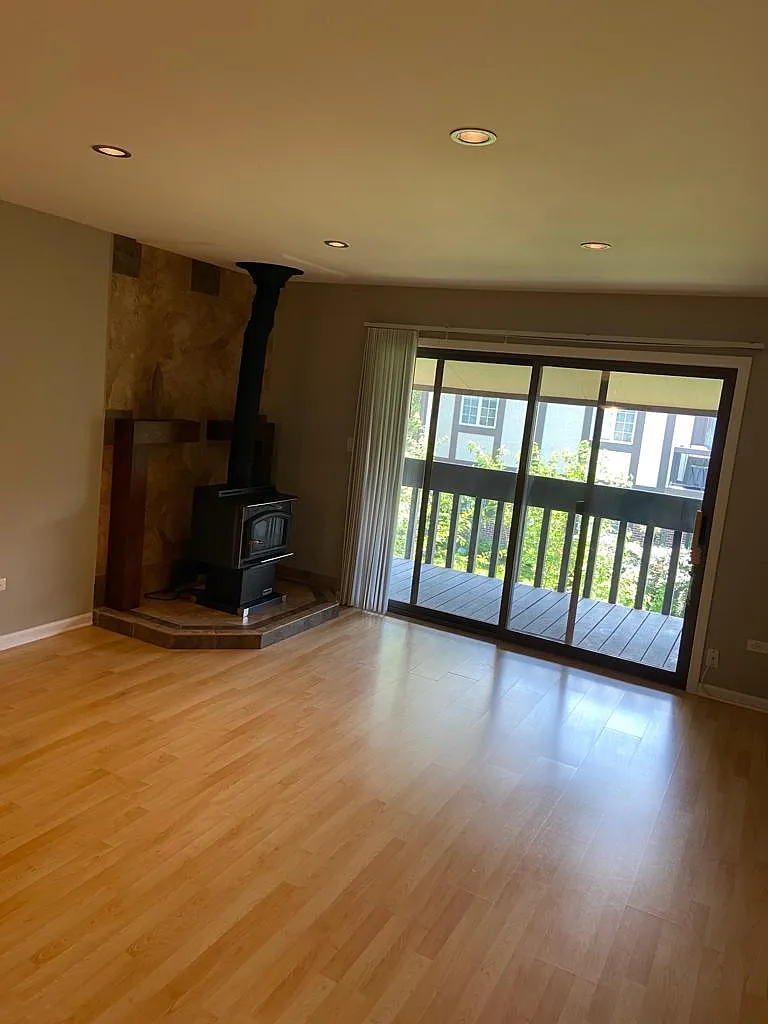3 bed, $2,300 — Photo 2