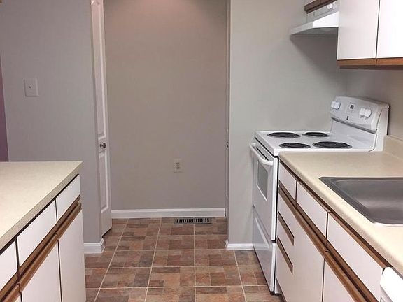 5th image of 31 Wickham Ct Unit 31
