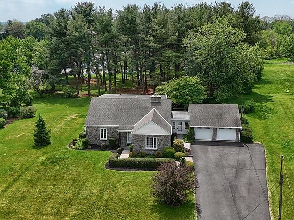 3rd image of 235 Narrows Dr