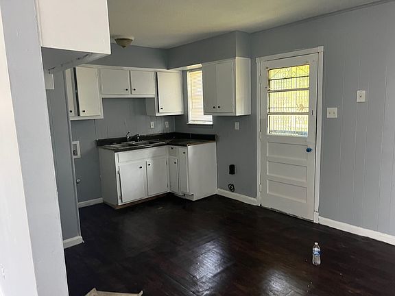 3rd image of 439 Marlowe Ave