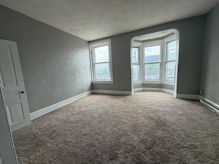 113 E Philadelphia St — Photo 8