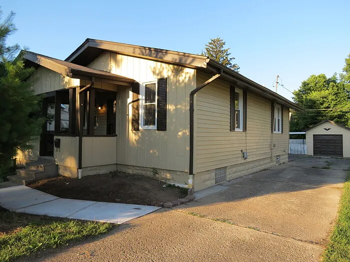2650 Thorndale Ave photo 1
