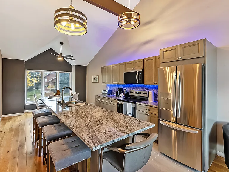 470 Homestead Dr — Photo 1