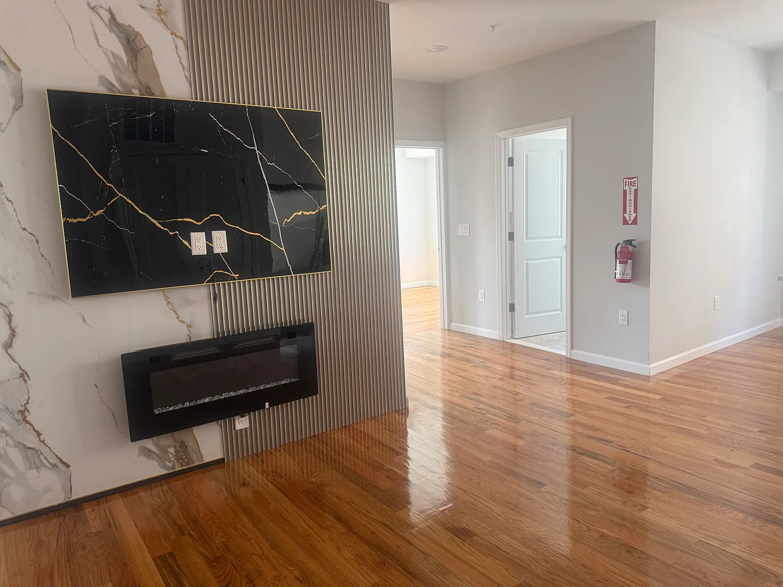 2 bed, 938 sqft, $2,400 — Photo 4