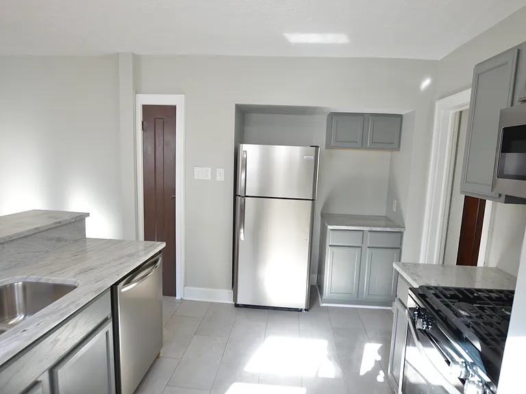 567 N Beville Ave — Photo 4