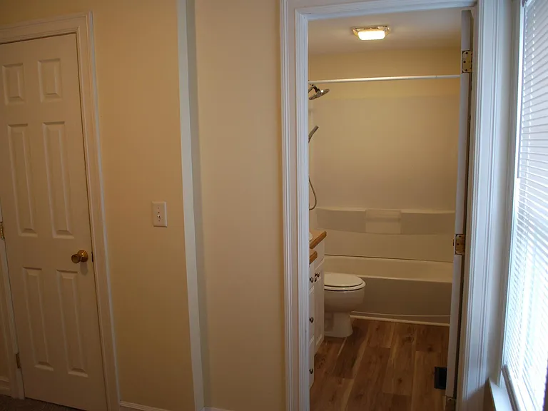 528 Franklin St #B — Photo 6