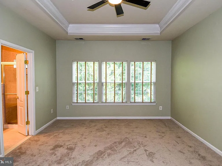 7810 Locust Leaf Ln — Photo 31