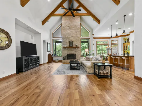 112 Sabine Pass Ct, Azle, TX 76020