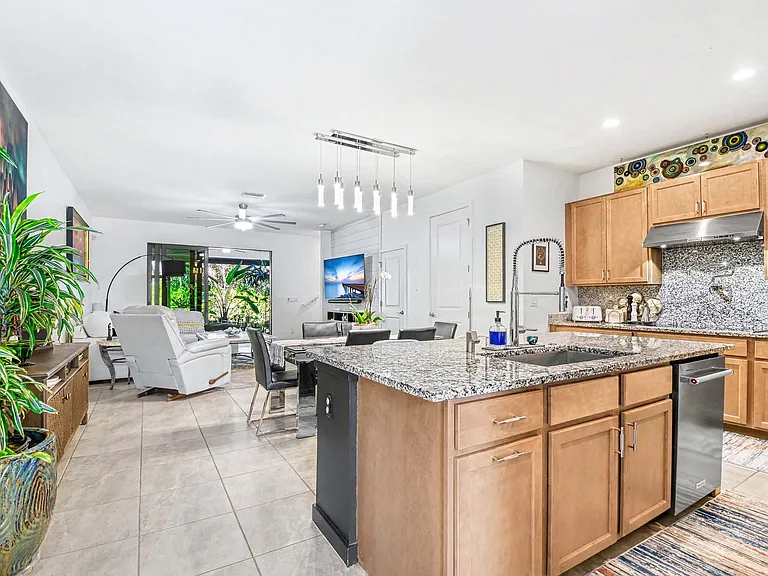 13045 Pembroke Dr — Photo 5