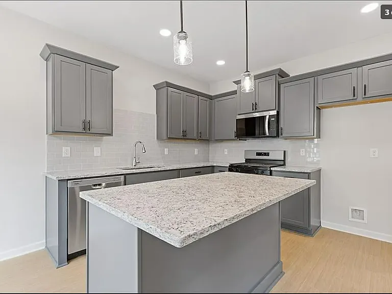 212 Westpark Dr — Photo 4