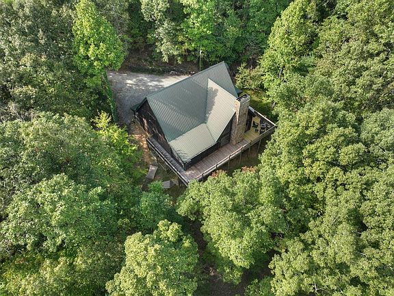 2nd image of 210 Indian Lake Rd