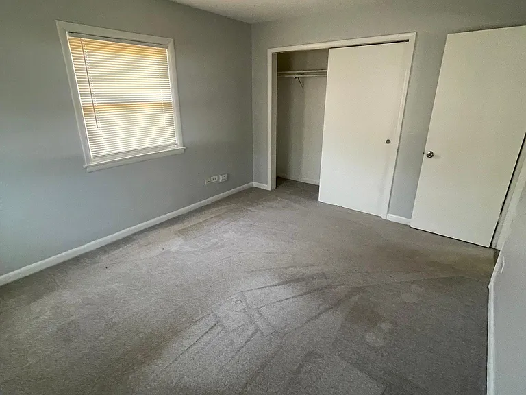 15032 Dorchester Ave #2W — Photo 5