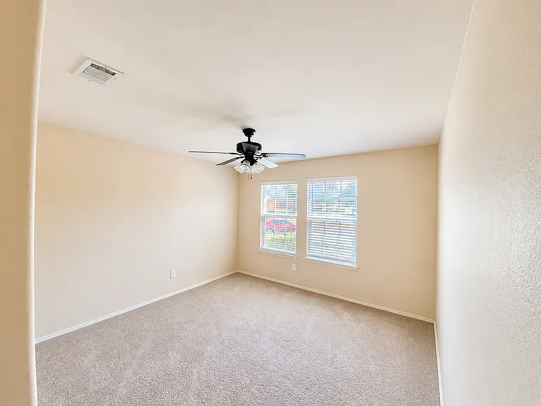 1921 Nightingale Dr — Photo 13