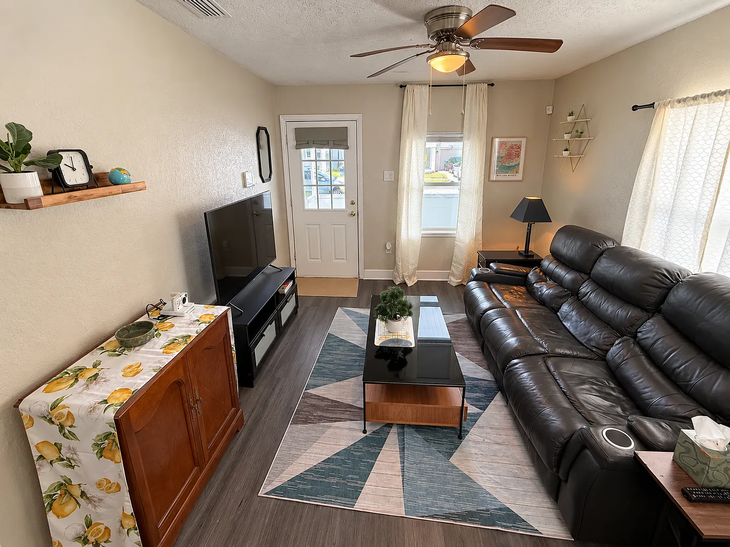 3 bed, 910 sqft, $2,495 — Photo 4