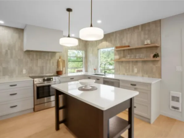 1071 Hyacinth Ave, Saanich, BC V8Z 2S6