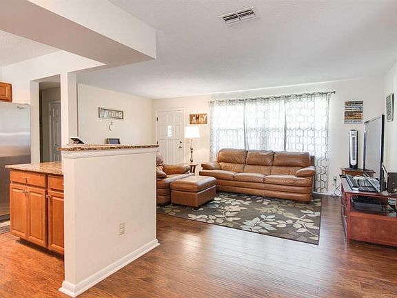 5th image of 2067 Charter Oaks Dr