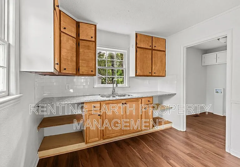 832 Meadowbrook Dr — Photo 10