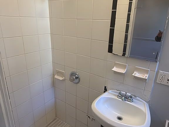 3rd image of 373 Fairmount Ave