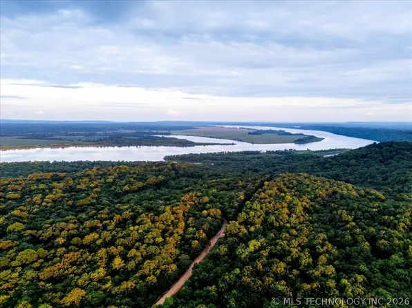 19 E Davis Field Rd, Muskogee, OK 74403