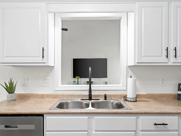 Athena Dr — Photo 9
