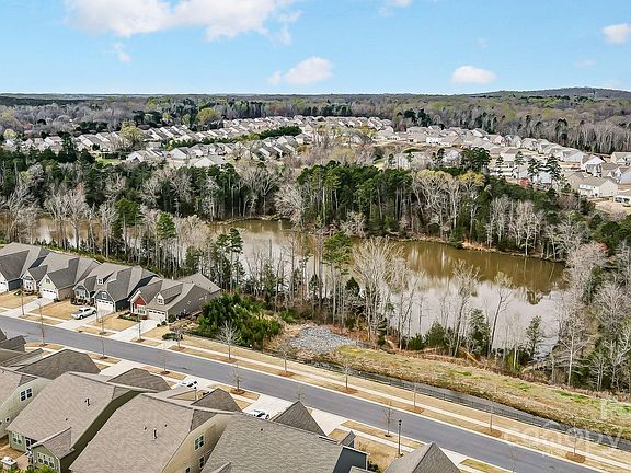 3rd image of 9033 Blue Dasher Dr
