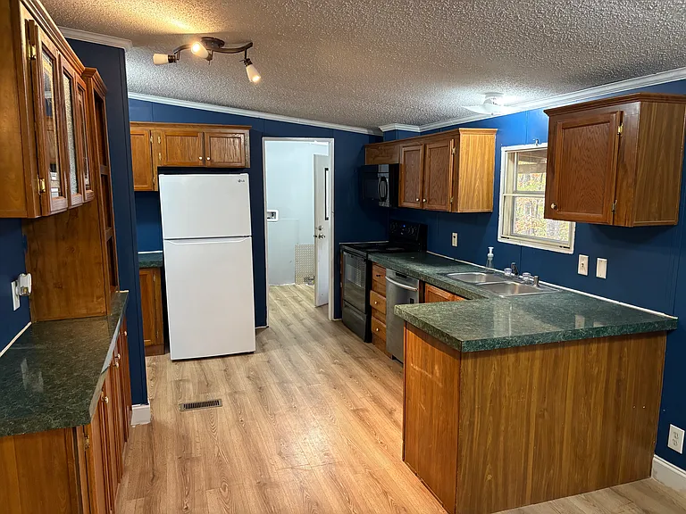 329 Hollybrook Ln — Photo 13