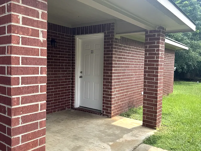 2108 N Edwards Ave #11 — Photo 1