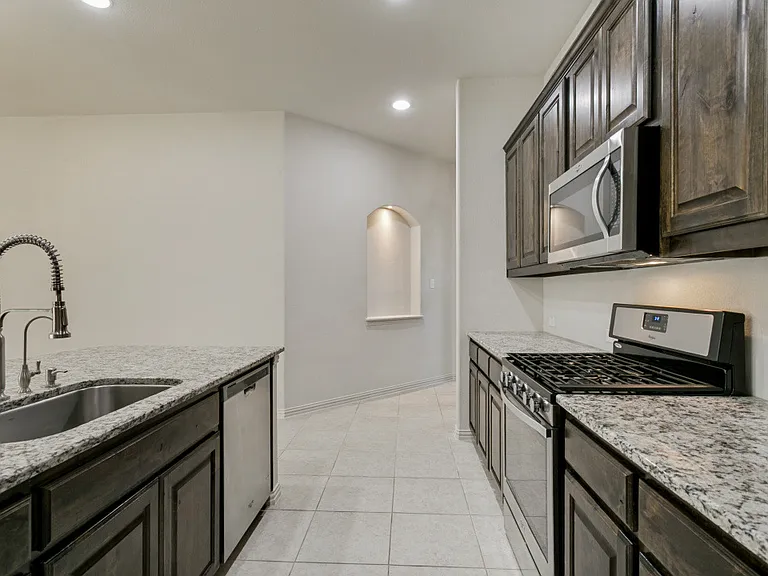 531 Catherine Ln — Photo 32