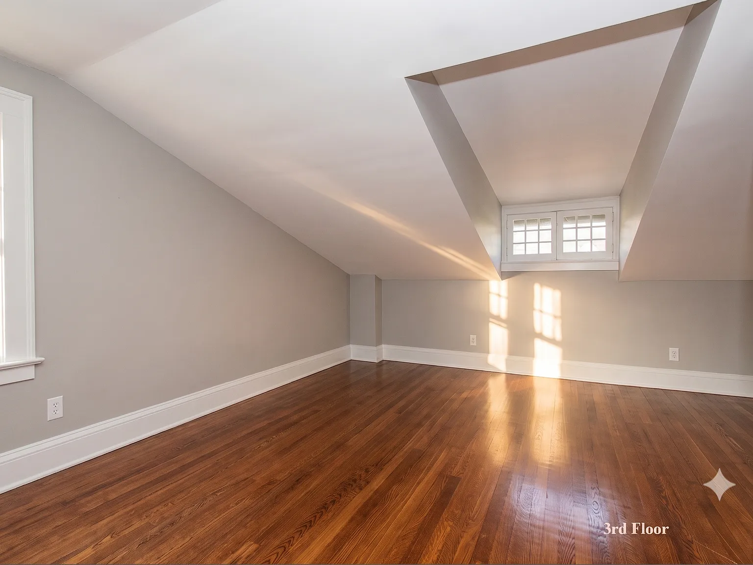 4 bed, 1.5 bath, 2096 sqft, $2,300 — Photo 4