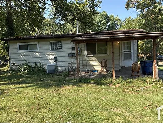 3 bed, 1100 sqft, $1,300 — Photo 2