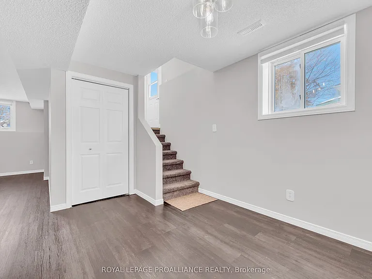 25 Metcalfe St #B — Photo 3