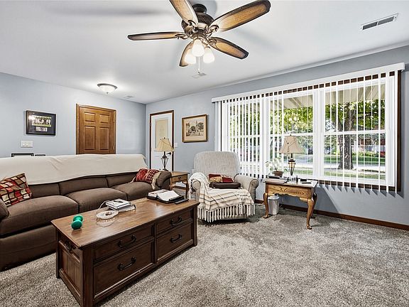 4th image of 209 1st St SW Unit 3