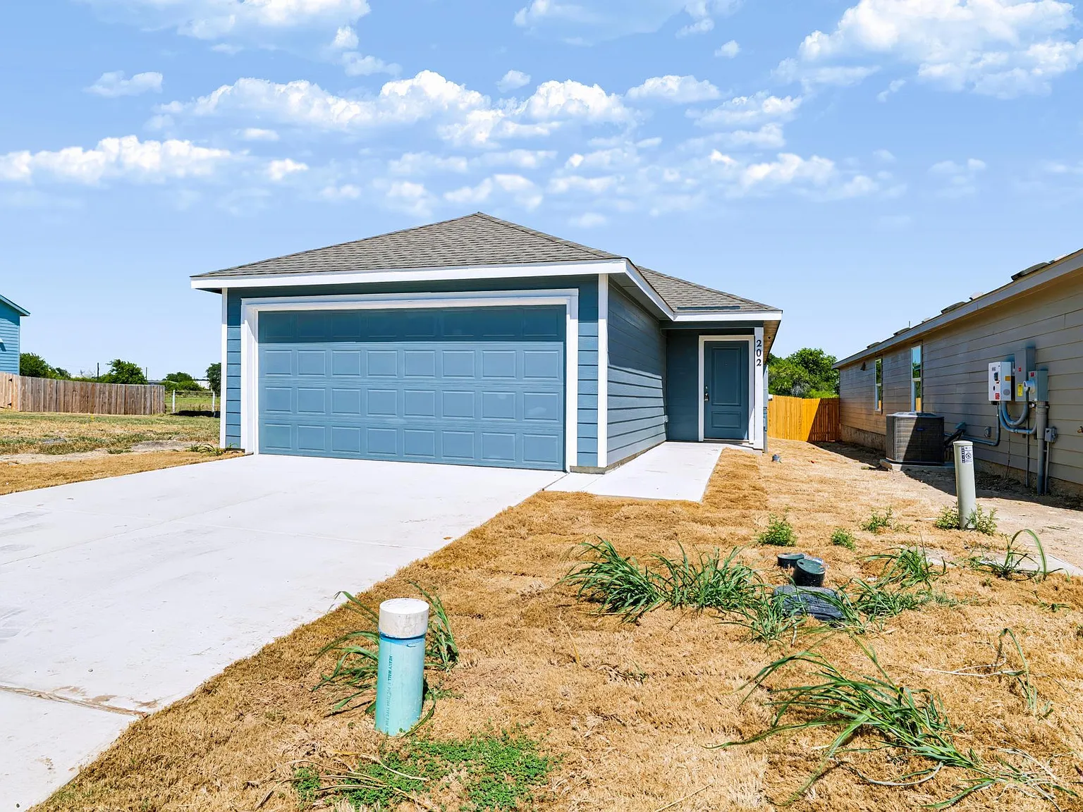 4 bed, 2.0 bath, 1483 sqft, $1,600 — Photo 2